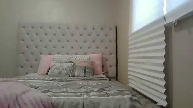 Snapshot of beautylovess chatting on December 2, 2025, 2:30 pm beautylovess online show from December 2, 2025, 2:30 pm