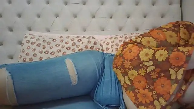 Snapshot of beautylovess chatting on January 16, 2026, 6:39 am beautylovess online show from January 16, 2026, 6:39 am