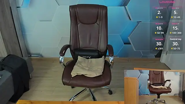 Snapshot of SteveTiger chatting on April 3, 2026, 3:40 pm SteveTiger online show from April 3, 2026, 3:40 pm