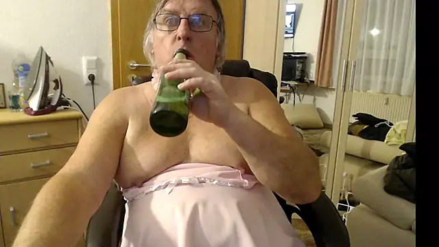 Snapshot of Sissygera chatting on January 10, 2025, 5:02 pm Sissygera online show from January 10, 2025, 5:02 pm