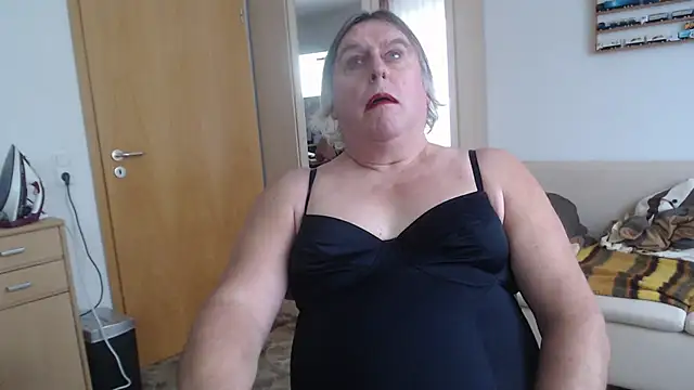 Snapshot of Sissygera chatting on December 13, 2024, 10:51 am Sissygera online show from December 13, 2024, 10:51 am