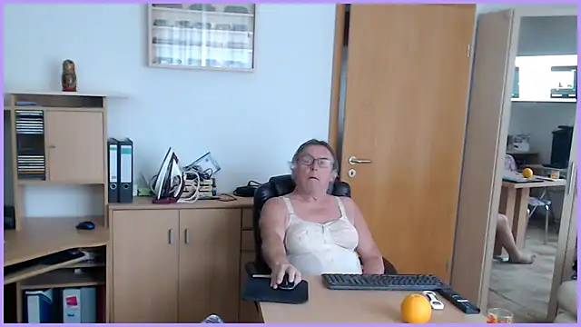 Snapshot of Sissygera chatting on October 12, 2025, 12:50 pm Sissygera online show from October 12, 2025, 12:50 pm