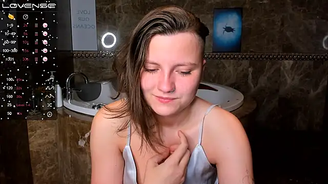 MelindaTin online show from February 7, 2025, 1:58 am