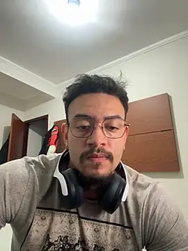 YhagoViana online show from October 6, 2025, 4:57 am