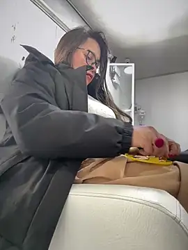 Ixchel Anaid online show from April 13, 2026, 12:42 pm