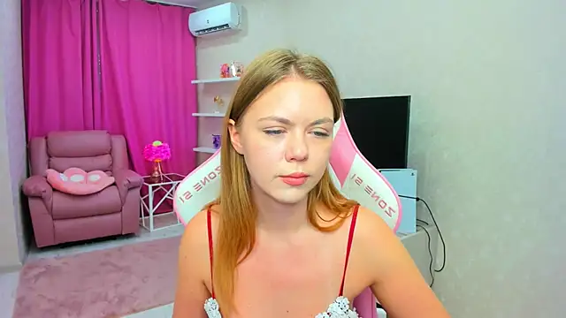 Snapshot of Strawberrye chatting on March 31, 2026, 3:19 am Strawberrye online show from March 31, 2026, 3:19 am