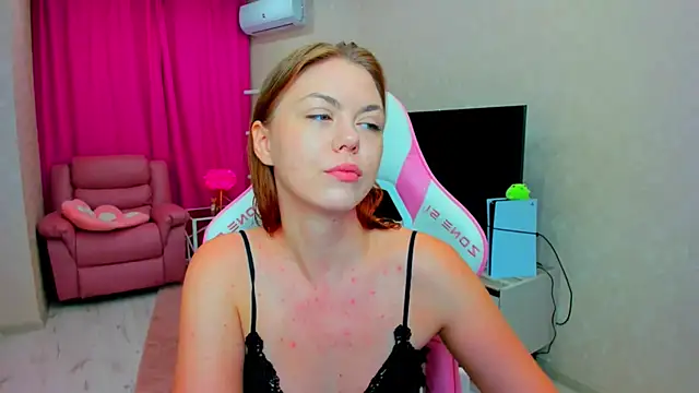 Strawberrye online show from July 3, 2026, 4:30 am