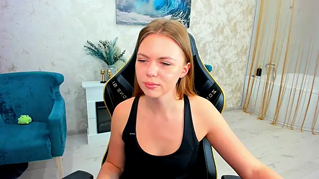 Snapshot of Strawberrye chatting on April 14, 2026, 3:22 am Strawberrye online show from April 14, 2026, 3:22 am