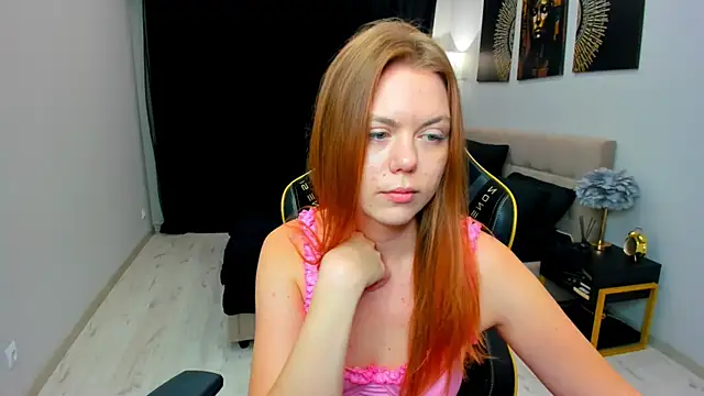 Strawberrye online show from June 26, 2026, 3:34 am