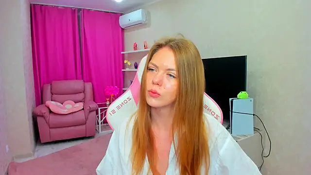 Strawberrye online show from June 24, 2026, 3:27 am