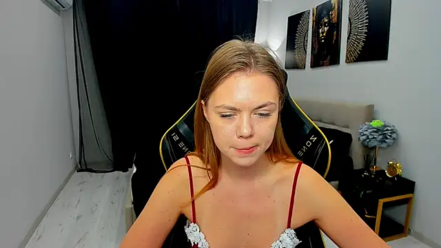 Snapshot of Strawberrye chatting on April 8, 2026, 3:30 am Strawberrye online show from April 8, 2026, 3:30 am