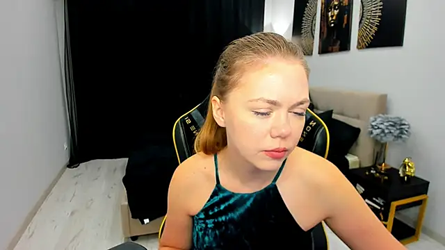 Strawberrye online show from May 16, 2026, 3:27 am