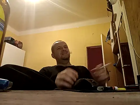 Snapshot of MrWhitePL chatting on December 27, 2024, 8:28 pm MrWhitePL online show from December 27, 2024, 8:28 pm