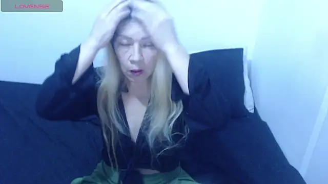 Dulce-Bella online show from March 29, 2026, 8:43 pm