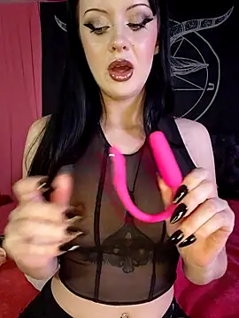 EVILYN online show from April 28, 2026, 5:50 pm