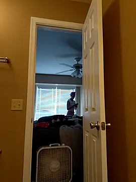 EVILYN online show from September 26, 2025, 6:15 pm