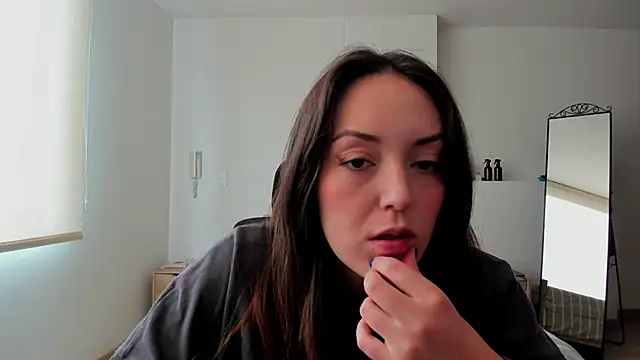 molly marmalade  online show from March 19, 2025, 4:45 pm