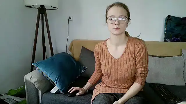 little-leni online show from December 15, 2025, 8:20 am