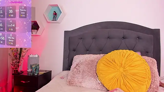 kendallhot7 online show from March 25, 2026, 9:14 pm