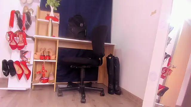 Snapshot of MIss_Kendall_ chatting on November 16, 2025, 1:54 am MIss Kendall online show from November 16, 2025, 1:54 am