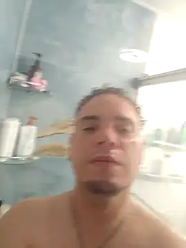 Snapshot of latinoflpr chatting on September 18, 2025, 12:24 am latinoflpr online show from September 18, 2025, 12:24 am