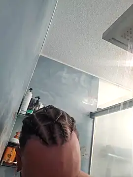 Snapshot of latinoflpr chatting on October 9, 2025, 10:54 pm latinoflpr online show from October 9, 2025, 10:54 pm