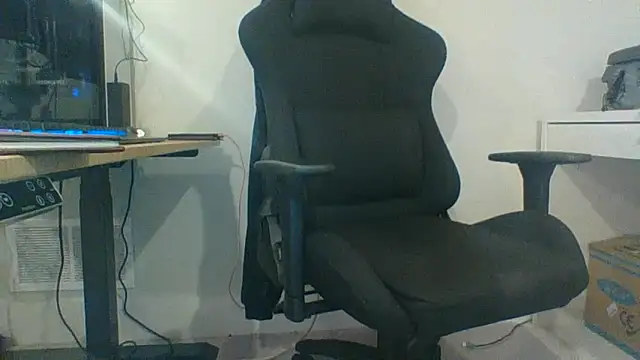 Snapshot of Bloopers66 chatting on February 10, 2026, 6:29 pm Bloopers66 online show from February 10, 2026, 6:29 pm