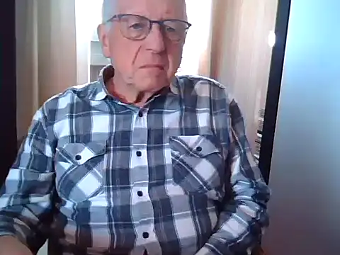 Snapshot of johnjohn622662 chatting on April 8, 2026, 9:33 am johnjohn622662 online show from April 8, 2026, 9:33 am