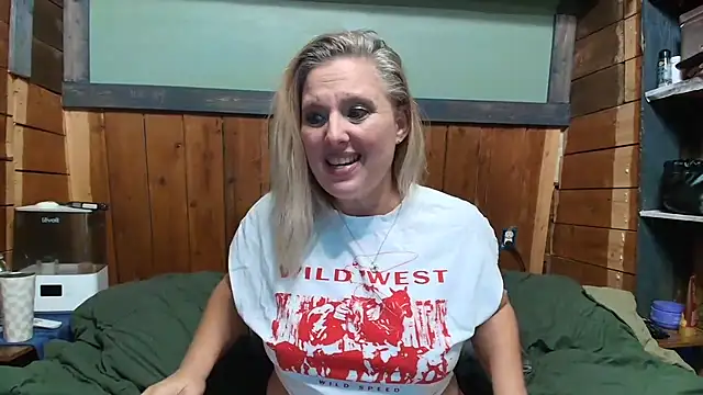 Snapshot of lisaxlovexxx chatting on April 29, 2026, 1:43 am lisaxlovexxx online show from April 29, 2026, 1:43 am