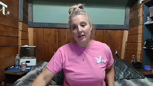 Snapshot of lisaxlovexxx chatting on May 17, 2026, 2:33 am lisaxlovexxx online show from May 17, 2026, 2:33 am