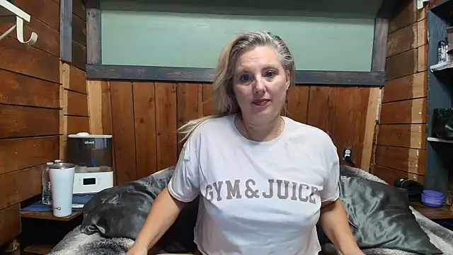 Snapshot of lisaxlovexxx chatting on May 20, 2026, 3:31 pm lisaxlovexxx online show from May 20, 2026, 3:31 pm