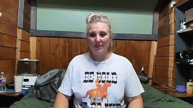 Snapshot of lisaxlovexxx chatting on April 18, 2026, 4:15 am lisaxlovexxx online show from April 18, 2026, 4:15 am
