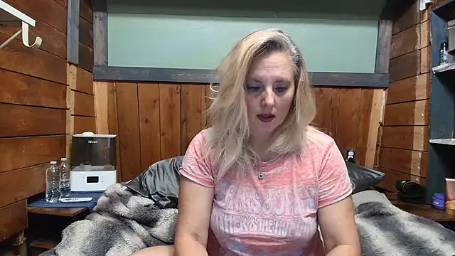 Snapshot of lisaxlovexxx chatting on May 18, 2026, 1:06 am lisaxlovexxx online show from May 18, 2026, 1:06 am