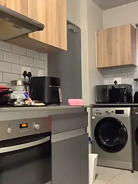 Snapshot of CurvyDesire1 chatting on October 21, 2025, 4:23 am CurvyDesire1 online show from October 21, 2025, 4:23 am