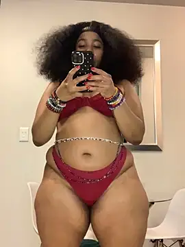 Snapshot of CurvyDesire1 chatting on September 18, 2025, 10:35 pm CurvyDesire1 online show from September 18, 2025, 10:35 pm