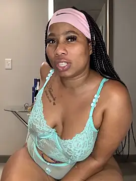 Snapshot of CurvyDesire1 chatting on October 27, 2025, 6:31 pm CurvyDesire1 online show from October 27, 2025, 6:31 pm