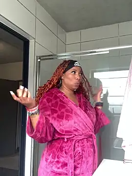 Snapshot of CurvyDesire1 chatting on November 17, 2025, 5:55 am CurvyDesire1 online show from November 17, 2025, 5:55 am