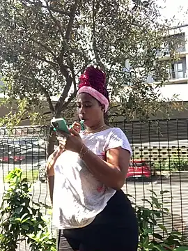 Snapshot of CurvyDesire1 chatting on March 23, 2025, 7:53 am CurvyDesire1 online show from March 23, 2025, 7:53 am