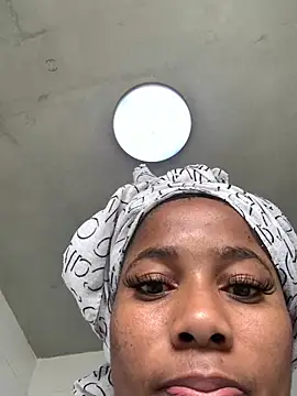 Snapshot of CurvyDesire1 chatting on March 21, 2025, 2:18 pm CurvyDesire1 online show from March 21, 2025, 2:18 pm