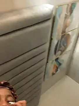 Snapshot of CurvyDesire1 chatting on October 3, 2025, 9:33 am CurvyDesire1 online show from October 3, 2025, 9:33 am