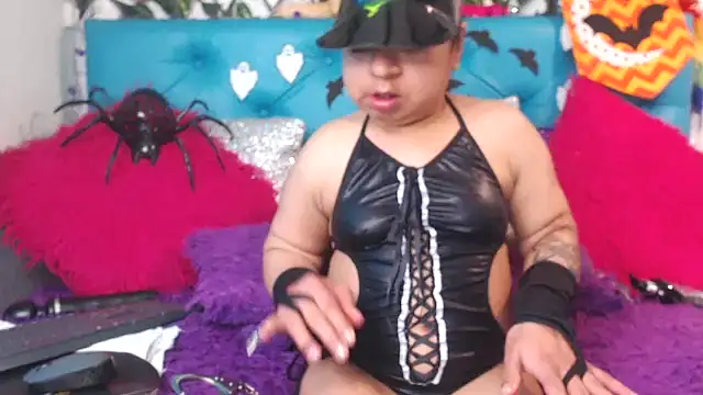 SARAWILLS online show from October 28, 2025, 2:27 pm