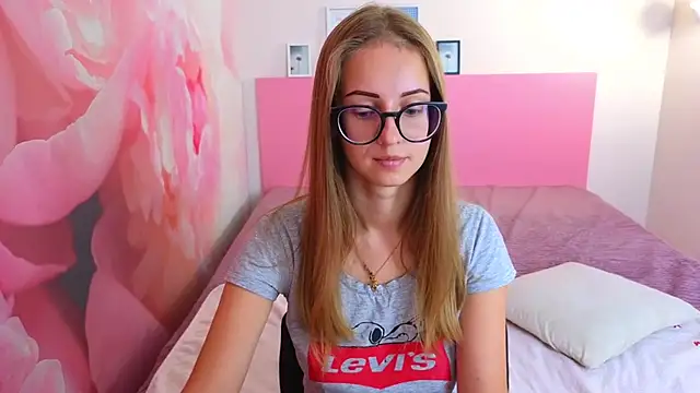 AliceAdams online show from September 29, 2025, 7:37 am