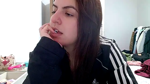 chelbyy online show from November 13, 2025, 3:43 am