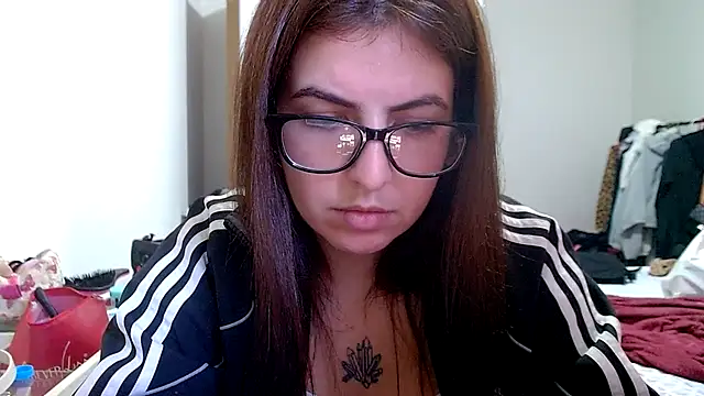 chelbyy online show from November 11, 2025, 5:52 pm