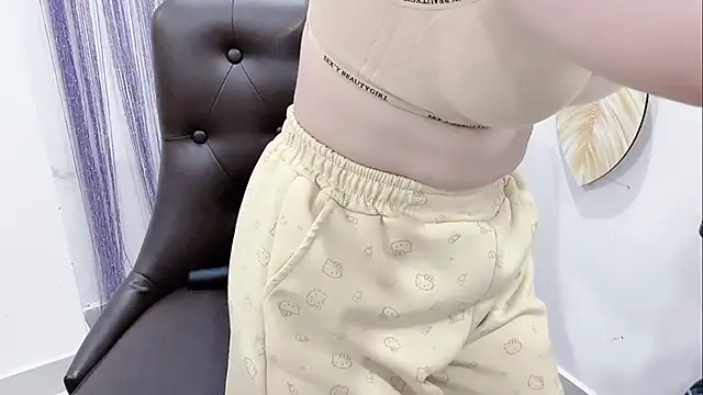 Aminababiew online show from April 15, 2026, 1:22 am