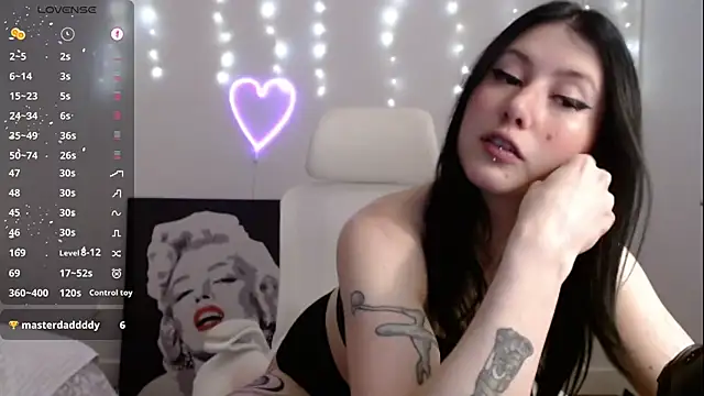 Snapshot of PlayfulApril chatting on March 1, 2026, 1:27 am PlayfulApril online show from March 1, 2026, 1:27 am