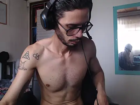alisterxxx online show from May 28, 2026, 4:02 pm