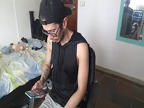 Snapshot of alisterxxx chatting on April 14, 2026, 3:39 pm alisterxxx online show from April 14, 2026, 3:39 pm