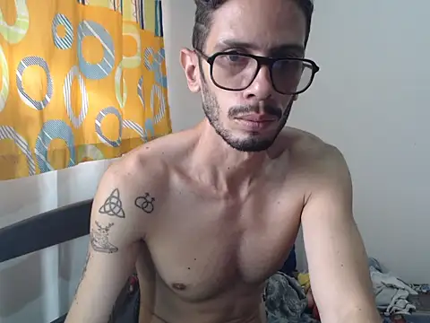 alisterxxx online show from May 21, 2026, 3:53 pm