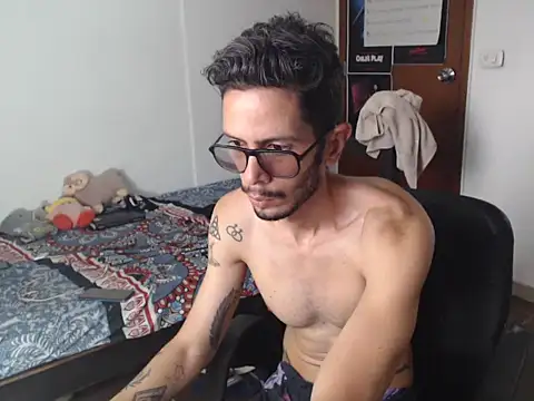alisterxxx online show from May 25, 2026, 3:11 pm